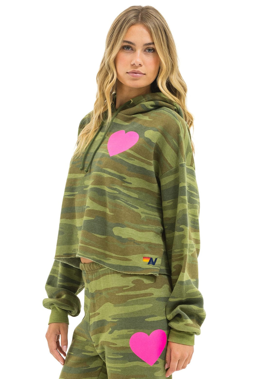 Retro HEART RELAXED CROPPED PULLOVER HOODIE - CAMO NEON PINK