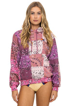 Retro BANDANA QUILTED RELAXED PULLOVER HOODIE - PINK