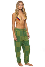 Retro CHECK QUILTED SWEATPANTS - JUNGLE GREEN PALM