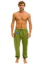 Retro PALM TREE FEST ASPEN 2026 UNISEX POCKET SWEATPANTS - JUNGLE GREEN
