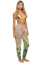 Retro HAND DYED V SWEATPANTS - TIE DYE SAND JUNGLE