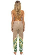 Retro HAND DYED V SWEATPANTS - TIE DYE SAND JUNGLE