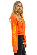 Retro WINDY CITY SMOKEOUT 2025 CROPPED ZIP HOODIE RELAXED - ORANGE