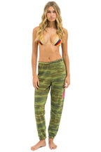 Retro BOLT SWEATPANTS - CAMO NEON PINK