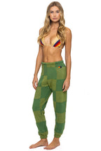 Retro CHECK QUILTED SWEATPANTS - JUNGLE GREEN PALM