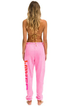 Retro LOVER SWEATPANTS - NEON PINK