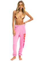 Retro LOVER SWEATPANTS - NEON PINK