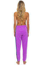 Retro 5 STRIPE SWEATPANTS - NEON PURPLE