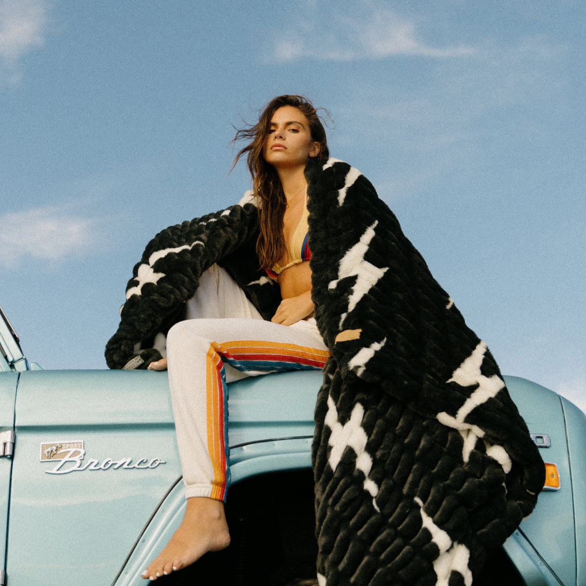 Retro Aviator Nation x Lola Blanket - Black White Bolt
